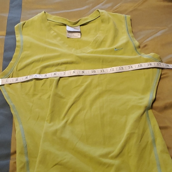 Green Nike top - Picture 4 of 6